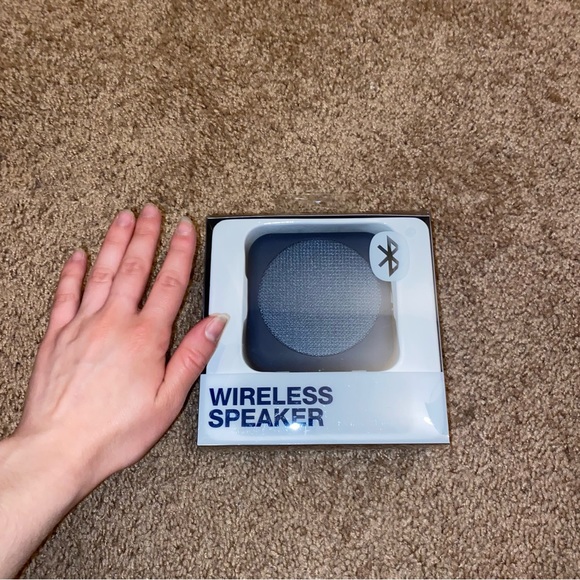 BLUETOOTH Wireless Speaker Navy NWT - Picture 2 of 3